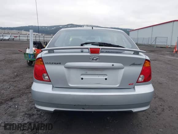 2005 Hyundai Accent GLS z VIN KMHCG35C25U359293, wystawiony jako IAAI lot #41233474 z przebiegiem 148 344 mil mil oraz . Historia ofert i sprzedaży dostępna na DreamBid. Obrazek 16.