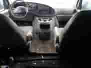 2002 Ford Econoline Cargo z VIN 1FTNE24262HA77300, wystawiony jako Copart lot #88213135 z przebiegiem 171 829 mil mil oraz Szkoda całkowita • Salvage title. Historia ofert i sprzedaży dostępna na DreamBid. Obrazek 8.