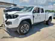 2023 Toyota Tacoma SR z VIN 3TYRZ5CN5PT033640, wystawiony jako Copart lot #69745075 z przebiegiem 14 471 mil mil oraz Szkoda całkowita • Salvage title. Historia ofert i sprzedaży dostępna na DreamBid. Obrazek 1.