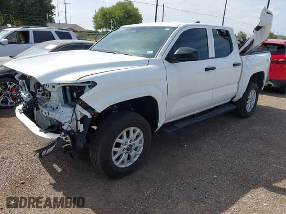 2025 Toyota Tacoma SR с VIN 3TYKD5HN6ST020185, выставлен на аукционе IAAI как лот 42851109 с пробегом 8 607 миль миль и . История ставок и продаж доступна на DreamBid. Изображение 2.
