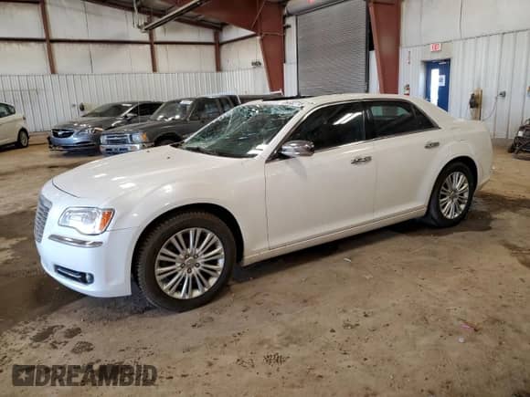 2011 Chrysler 300 C с VIN 2C3CK6CT7BH559984, выставлен на аукционе Copart как лот 56332715 с пробегом Не указан миль и Чистый • Clean title. История ставок и продаж доступна на DreamBid. Изображение 1.