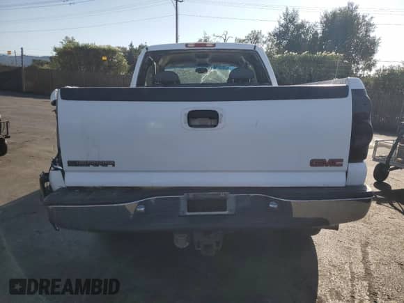 2001 GMC Sierra 1500 SLE z VIN 1GTEK19T01E196643, wystawiony jako Copart lot #81847955 z przebiegiem 304 607 mil mil oraz Szkoda całkowita • Salvage title. Historia ofert i sprzedaży dostępna na DreamBid. Obrazek 6.
