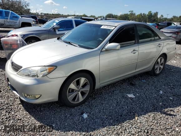 2005 Toyota Camry STD with VIN 4T1BE32KX5U542034, listed as a Copart auction lot 81785985 with 153,897 mi miles and Salvage title. Bid and sale history available at DreamBid. Image 1.