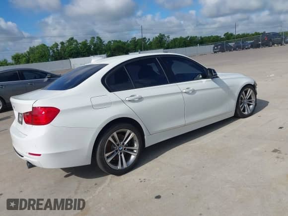 2014 BMW 3 Series 335i с VIN WBA3A9C52EF479349, выставлен на аукционе IAAI как лот 42799336 с пробегом 113 568 миль миль и . История ставок и продаж доступна на DreamBid. Изображение 4.