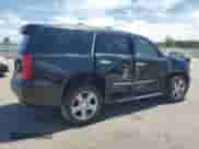 2017 Chevrolet Tahoe LT z VIN 1GNSKBKC9HR229720, wystawiony jako Copart lot #67423585 z przebiegiem 115 540 mil mil oraz Szkoda całkowita • Salvage title. Historia ofert i sprzedaży dostępna na DreamBid. Obrazek 3.