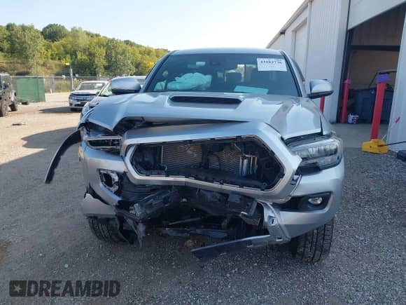 2023 Toyota Tacoma SR5 z VIN 3TMDZ5BN3PM142735, wystawiony jako IAAI lot #43182736 z przebiegiem 18 513 mil mil oraz . Historia ofert i sprzedaży dostępna na DreamBid. Obrazek 12.