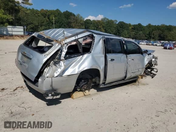 2018 Chevrolet Suburban LT with VIN 1GNSCHKC9JR237158, listed as a Copart auction lot 83975075 with 142,981 mi miles and Salvage title. Bid and sale history available at DreamBid. Image 3.