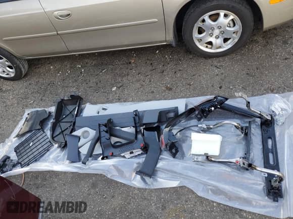 2024 Toyota Sienna Limited с VIN 5TDZRKEC9RS210747, выставлен на аукционе Copart как лот 83753034 с пробегом 5 109 миль миль и На запчасти • Non repairable. История ставок и продаж доступна на DreamBid. Изображение 14.