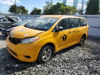 2016 Toyota Sienna L with VIN 5TDZK3DC1GS704058, listed as a Copart auction lot 85184565 with Not provided miles and Clean title. Bid and sale history available at DreamBid. Image 1.