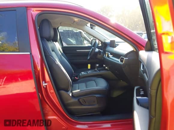 2025 Mazda CX-5 S Carbon Edition с VIN JM3KFBCM5S0689545, выставлен на аукционе IAAI как лот 43328006 с пробегом 1 220 миль миль и . История ставок и продаж доступна на DreamBid. Изображение 5.