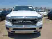 2020 Ram 1500 Laramie z VIN 1C6SRFJT5LN243327, wystawiony jako IAAI lot #42756017 z przebiegiem 54 091 mil mil oraz . Historia ofert i sprzedaży dostępna na DreamBid. Obrazek 12.