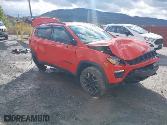 2020 Jeep Compass Sport z VIN 3C4NJDAB5LT242848, wystawiony jako IAAI lot #43480143 z przebiegiem 29 757 mil mil oraz . Historia ofert i sprzedaży dostępna na DreamBid. Obrazek 1.