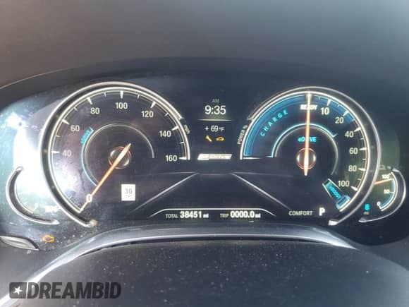 2018 BMW 7 Series 740e xDrive z VIN WBA7J2C52JG938439, wystawiony jako Copart lot #69452044 z przebiegiem 38 451 mil mil oraz Szkoda całkowita • Salvage title. Historia ofert i sprzedaży dostępna na DreamBid. Obrazek 9.