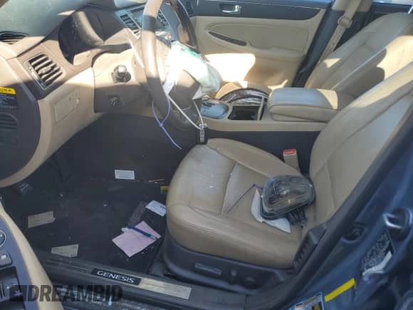 2010 Hyundai Genesis с VIN KMHGC4DF5AU097861, выставлен на аукционе Copart как лот 84283365 с пробегом 111 914 миль миль и Списание • Salvage title. История ставок и продаж доступна на DreamBid. Изображение 7.