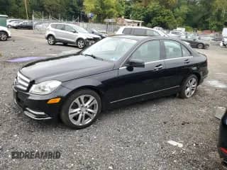 2014 Mercedes-Benz C 300 Sport z VIN WDDGF8AB1EG192805, wystawiony jako Copart lot #72090835 z przebiegiem 131 795 mil mil oraz Szkoda całkowita • Salvage title. Historia ofert i sprzedaży dostępna na DreamBid. Obrazek 1.