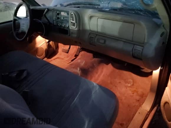 1997 Chevrolet Silverado 1500 с VIN 1GCEC14W3VZ134876, выставлен на аукционе Copart как лот 76843714 с пробегом 88 159 миль миль и Списание • Salvage title. История ставок и продаж доступна на DreamBid. Изображение 8.