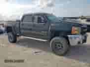 2007 Chevrolet Silverado 2500HD 2LT z VIN 1GCHK23687F506319, wystawiony jako Copart lot #67235385 z przebiegiem 182 255 mil mil oraz Szkoda całkowita • Salvage title. Historia ofert i sprzedaży dostępna na DreamBid. Obrazek 4.