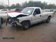2005 GMC Sierra 1500 Work Truck z VIN 1GTEC14V15Z208030, wystawiony jako IAAI lot #41625004 z przebiegiem 340 630 mil mil oraz . Historia ofert i sprzedaży dostępna na DreamBid. Obrazek 2.