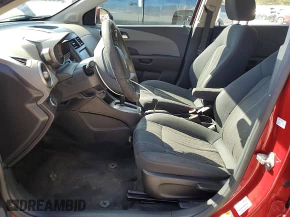 2016 Chevrolet Sonic LT z VIN 1G1JC5SG4G4149638, wystawiony jako Copart lot #85679665 z przebiegiem 98 946 mil mil oraz Szkoda całkowita • Salvage title. Historia ofert i sprzedaży dostępna na DreamBid. Obrazek 7.