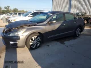 2015 Nissan Altima SV z VIN 1N4AL3AP8FC208066, wystawiony jako Copart lot #84038415 z przebiegiem 133 415 mil mil oraz Nie do naprawy • Non repairable. Historia ofert i sprzedaży dostępna na DreamBid. Obrazek 1.