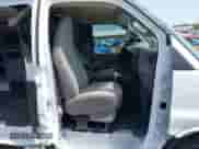 2024 Chevrolet Express Cargo с VIN 1GCWGAF74R1106717, выставлен на аукционе IAAI как лот 42465038 с пробегом 10 975 миль миль и . История ставок и продаж доступна на DreamBid. Изображение 5.