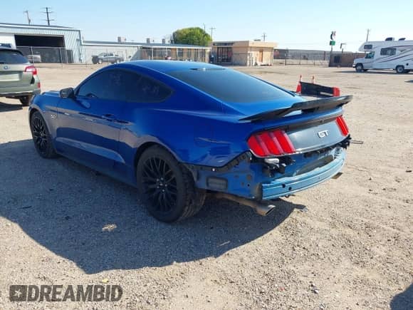 2017 Ford Mustang GT z VIN 1FA6P8CF0H5310934, wystawiony jako IAAI lot #43198857 z przebiegiem 92 428 mil mil oraz . Historia ofert i sprzedaży dostępna na DreamBid. Obrazek 3.