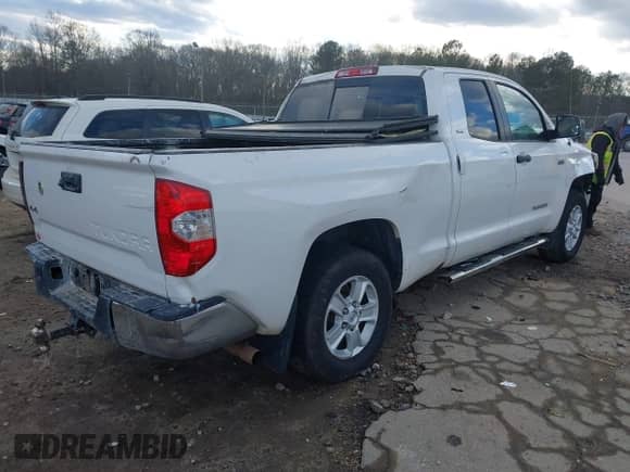 2018 Toyota Tundra SR с VIN 5TFUW5F18JX692272, выставлен на аукционе IAAI как лот 41421218 с пробегом 119 776 миль миль и . История ставок и продаж доступна на DreamBid. Изображение 4.