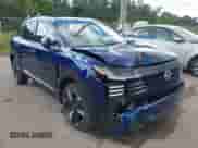 2025 Nissan Kicks SR с VIN 3N8AP6DA0SL400494, выставлен на аукционе IAAI как лот 43287580 с пробегом 4 874 миль миль и . История ставок и продаж доступна на DreamBid. Изображение 1.