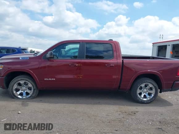 2025 Ram 1500 Big Horn z VIN 1C6RRFFG1SN509435, wystawiony jako IAAI lot #42658494 z przebiegiem 8 021 mil mil oraz . Historia ofert i sprzedaży dostępna na DreamBid. Obrazek 15.