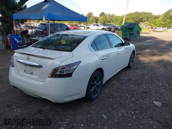 2014 Nissan Maxima SV z VIN 1N4AA5AP1EC483052, wystawiony jako IAAI lot #42807542 z przebiegiem 319 387 mil mil oraz . Historia ofert i sprzedaży dostępna na DreamBid. Obrazek 4.