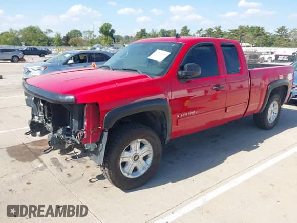 2010 Chevrolet Silverado 1500 LT with VIN 1GCSKSE3XAZ273591, listed as a IAAI auction lot 43371830 with 190,693 mi miles and . Bid and sale history available at DreamBid. Image 2.