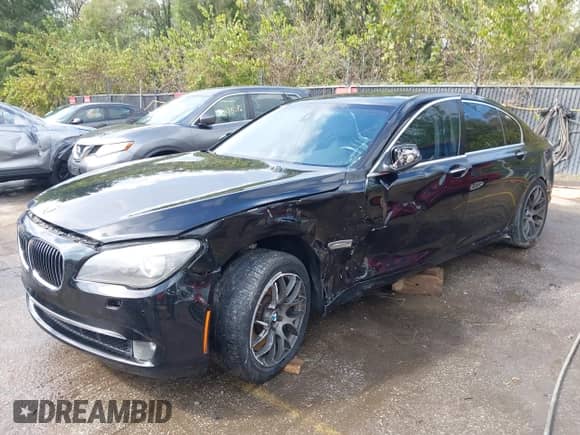 2012 BMW 7 Series 750Li xDrive с VIN WBAKC8C5XCC437820, выставлен на аукционе IAAI как лот 43296047 с пробегом 162 533 миль миль и . История ставок и продаж доступна на DreamBid. Изображение 18.