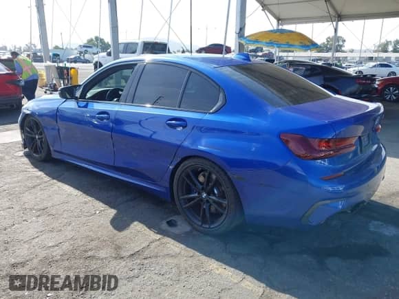 2020 BMW 3 Series M340i z VIN 3MW5U7J09L8B32215, wystawiony jako IAAI lot #43019266 z przebiegiem 25 919 mil mil oraz . Historia ofert i sprzedaży dostępna na DreamBid. Obrazek 3.