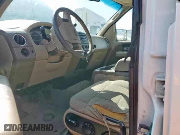 2008 Ford F-150 XL с VIN 1FTRW14W58FB28219, выставлен на аукционе Copart как лот 81858255 с пробегом 291 433 миль миль и Списание • Salvage title. История ставок и продаж доступна на DreamBid. Изображение 7.