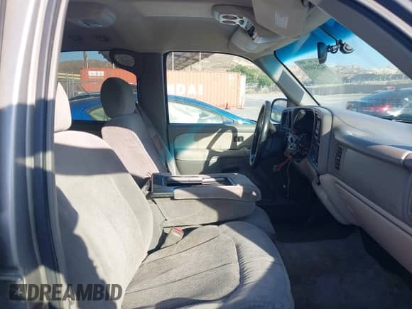 2000 Chevrolet Tahoe LS с VIN 1GNEC13TXYJ103786, выставлен на аукционе IAAI как лот 42534010 с пробегом Не указан миль и . История ставок и продаж доступна на DreamBid. Изображение 5.