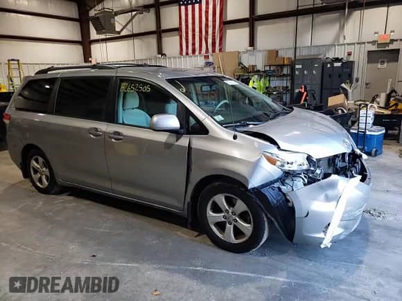 2011 Toyota Sienna LE z VIN 5TDKK3DC9BS047018, wystawiony jako Copart lot #82652505 z przebiegiem 151 351 mil mil oraz Czysty tytuł • Clean title. Historia ofert i sprzedaży dostępna na DreamBid. Obrazek 15.