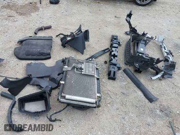 2014 Chevrolet SS с VIN 6G3F15RW3EL929877, выставлен на аукционе IAAI как лот 42095290 с пробегом Не указан миль и . История ставок и продаж доступна на DreamBid. Изображение 12.