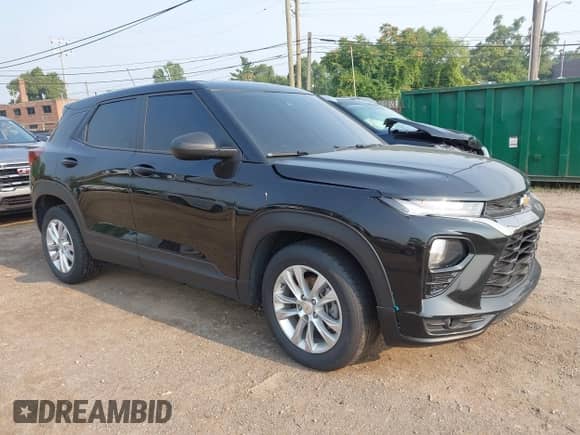 2021 Chevrolet TrailBlazer LS z VIN KL79MMS2XMB098902, wystawiony jako IAAI lot #42898734 z przebiegiem 51 258 mil mil oraz . Historia ofert i sprzedaży dostępna na DreamBid. Obrazek 1.