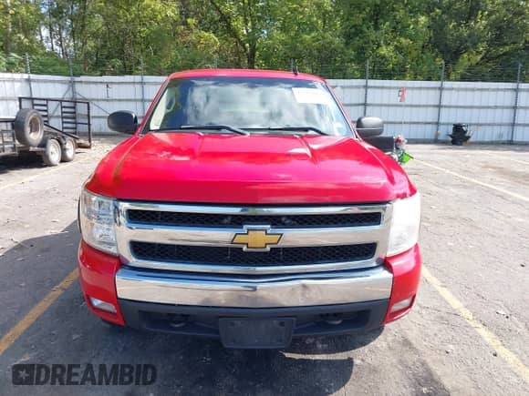 2007 Chevrolet Silverado 1500 Work Truck z VIN 1GCEK19J17Z581192, wystawiony jako IAAI lot #43319445 z przebiegiem 246 570 mil mil oraz . Historia ofert i sprzedaży dostępna na DreamBid. Obrazek 12.