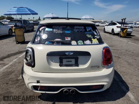 2015 MINI Hardtop S with VIN WMWXP7C52F2A36487, listed as a Copart auction lot 50276035 with 185,895 mi miles and Salvage title. Bid and sale history available at DreamBid. Image 6.