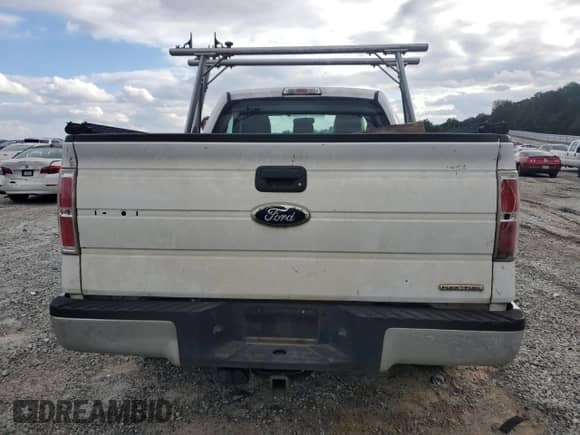 2011 Ford F-150 XL z VIN 1FTMF1CM4BFB28195, wystawiony jako Copart lot #85182595 z przebiegiem Nie podano mil oraz Szkoda całkowita • Salvage title. Historia ofert i sprzedaży dostępna na DreamBid. Obrazek 6.