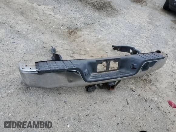 2013 Toyota Tundra z VIN 5TFUM5F1XDX046077, wystawiony jako Copart lot #65893365 z przebiegiem 240 153 mil mil oraz Szkoda całkowita • Salvage title. Historia ofert i sprzedaży dostępna na DreamBid. Obrazek 12.