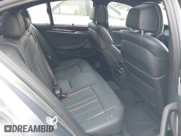 2018 BMW 5 Series M550i xDrive с VIN WBAJB9C55JB035694, выставлен на аукционе IAAI как лот 42122730 с пробегом 61 561 миль миль и . История ставок и продаж доступна на DreamBid. Изображение 8.