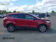 2017 Ford Escape SE с VIN 1FMCU9GD5HUA35244, выставлен на аукционе IAAI как лот 43194027 с пробегом 77 212 миль миль и . История ставок и продаж доступна на DreamBid. Изображение 13.