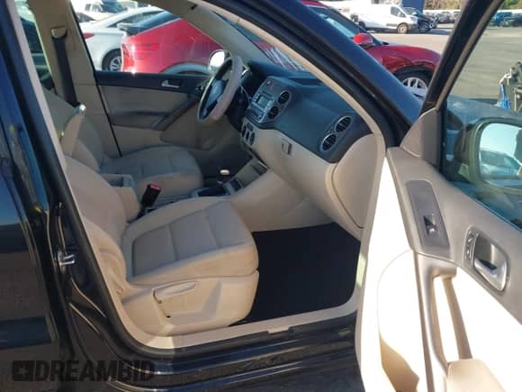 2009 Volkswagen Tiguan S с VIN WVGAV75N69W002294, выставлен на аукционе IAAI как лот 43149013 с пробегом 109 635 миль миль и . История ставок и продаж доступна на DreamBid. Изображение 5.