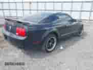 2007 Ford Mustang GT Deluxe z VIN 1ZVHT82H675250977, wystawiony jako IAAI lot #43314696 z przebiegiem 152 490 mil mil oraz . Historia ofert i sprzedaży dostępna na DreamBid. Obrazek 4.