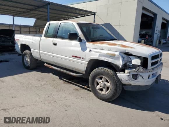1996 Dodge 1500 with VIN 3B7HF13Z3TG167034, listed as a Copart auction lot 72042524 with 211,593 mi miles and Salvage title. Bid and sale history available at DreamBid. Image 4.