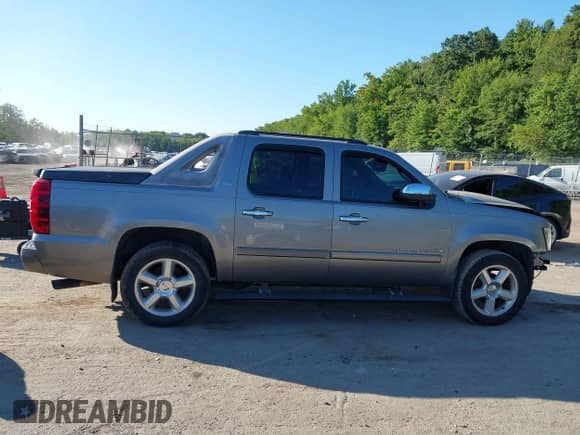 2008 Chevrolet Avalanche LTZ с VIN 3GNFK12378G167357, выставлен на аукционе IAAI как лот 43071452 с пробегом Не указан миль и . История ставок и продаж доступна на DreamBid. Изображение 12.