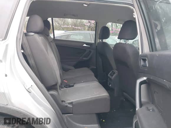 2020 Volkswagen Tiguan S с VIN 3VV1B7AX3LM127590, выставлен на аукционе IAAI как лот 40852532 с пробегом 62 465 миль миль и . История ставок и продаж доступна на DreamBid. Изображение 8.