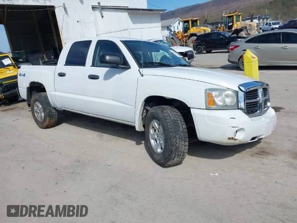 2006 Dodge Dakota SLT with VIN 1D7HW48K06S676241, listed as a IAAI auction lot 41986300 with 112,215 mi miles and . Bid and sale history available at DreamBid. Image 1.
